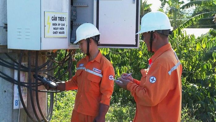 Ghi chép, theo dõi sát sao thông số phụ tải của các trạm biến áp trước cao điểm kỳ nghỉ lễ Quốc khánh 2.9