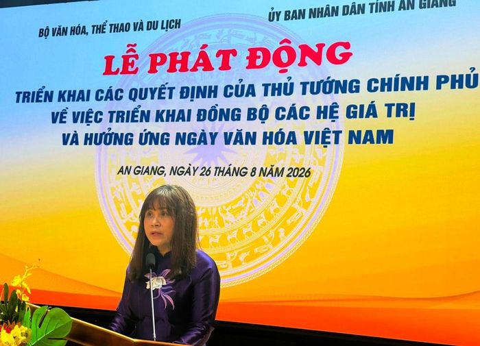 Bà Ninh Thị Thu Hương, Cục Trưởng Cục Văn hóa cơ sở, Gia đình và Thư viện phát biểu tại Lễ phát động