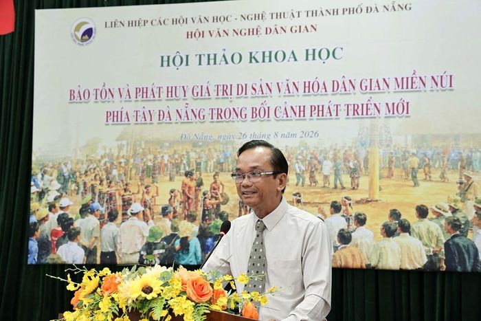 ThS. Nguyễn Nho Khiêm, Chủ tịch Liên hiệp các Hội Văn học - Nghệ thuật TP. Đà Nẵng phát biểu tại hội thảo
