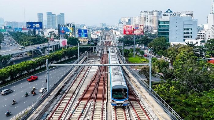 TP. Hồ Chí Minh chính thức khánh thành tuyến Metro số 1 vào tháng 3.2025, góp phần hạn chế vấn đề ô nhiễm không khí và giảm ùn giao thông