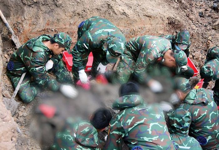 Ngày 16.8, lực lượng làm nhiệm vụ đã phát hiện, quy tập 17 bộ hài cốt liệt sĩ và 5 bộ di vật tại khu B, Công viên Lê Thị Riêng
