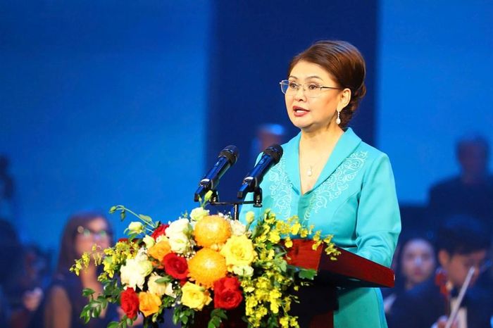 Phó Thủ tướng Chính phủ, Bộ trưởng Bộ Văn hóa và Thông tin Kazakhstan Aida Balayeva phát biểu khai mạc chương trình