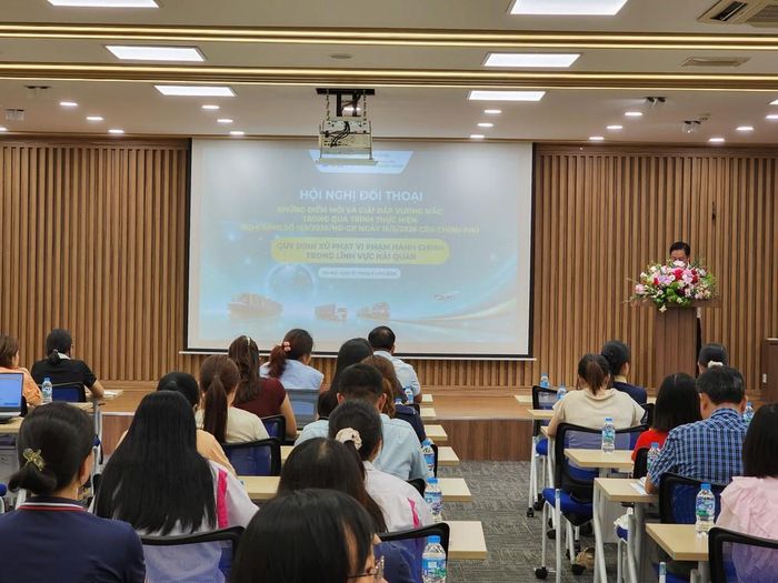 Hội nghị đối thoại về những điểm mới và giải đáp vướng mắc trong quá trình thực hiện Nghị đinh 169 về xử phạt vi phạm hành chính trong lĩnh vực hải quan. Ảnh: Lê Việt Dũng - VNS