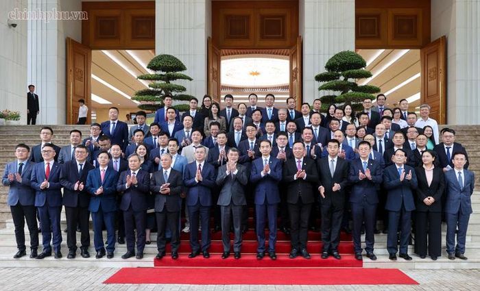 Thủ tướng chụp ảnh lưu niệm cùng các đại biểu - Ảnh: chinhphu.vn/Nhật Bắc