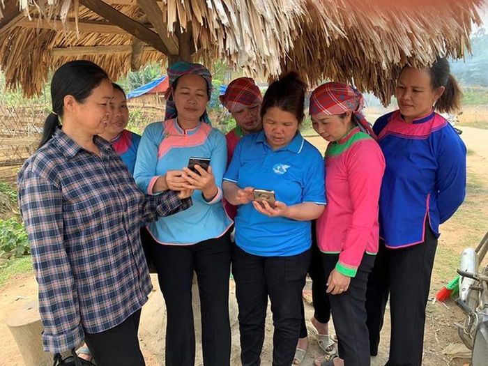 Tạo điều kiện để người khuyết tật, người dân tộc thiểu số thực hiện quyền tiếp cận thông tin.