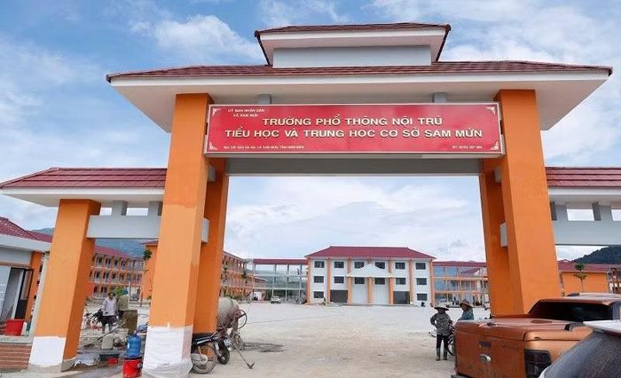Trường nội trú liên cấp Sam Mứn là 1 trong 9 trường sẽ được tỉnh Điện Biên tổ chức lễ khánh thành, bàn giao, đưa vào sử dụng ngay lễ khai giảng năm học mới 2026-2027. (Ảnh: LÊ LAN)