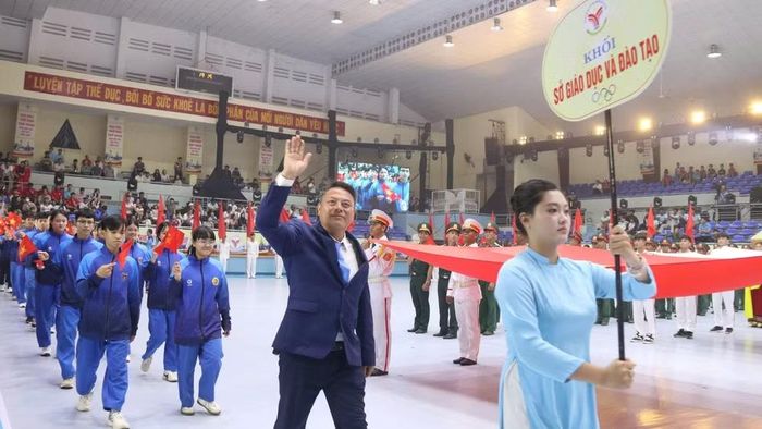 Khối Sở Giáo dục và Đào tạo tại lễ khai mạc. (Ảnh: Nguyễn Công Lý)