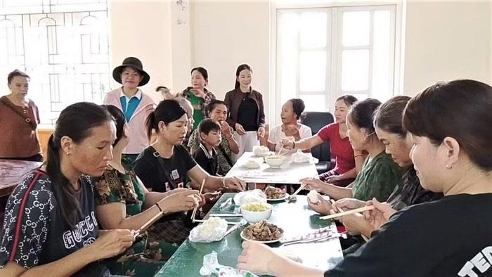 Chính quyền xã Yên Na đã phải di dời khẩn cấp toàn bộ 45 hộ dân tại khu dân cư Khe Chóng đến nơi an toàn. (Ảnh: Cơ sở cung cấp)