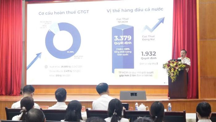 Ông Lê Quốc Tuấn, Trưởng Phòng Nghiệp vụ-Dự toán-Pháp chế (Thuế Thành phố Hồ Chí Minh), thông tin kết quả hoàn thuế giá trị gia tăng. (Ảnh: LT)
