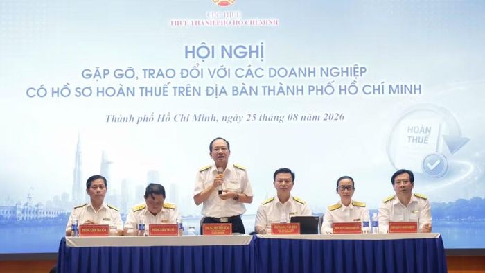Đại diện lãnh đạo Thuế Thành phố Hồ Chí Minh đối thoại với doanh nghiệp về công tác hoàn thuế. (Ảnh: LT)