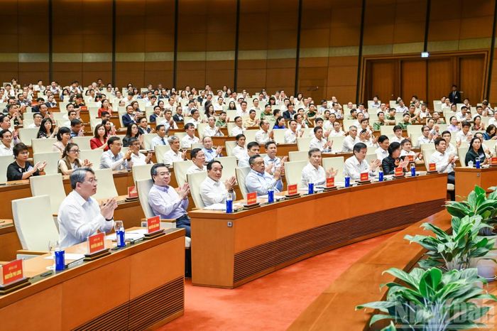 Các đồng chí lãnh đạo Đảng, Nhà nước và các đại biểu dự gặp mặt. (Ảnh: DUY LINH)