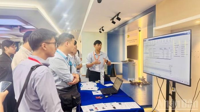 Các đại biểu nghe giới thiệu về AI tự chủ (Agentic AI) tại hội thảo. (Ảnh: HNV)