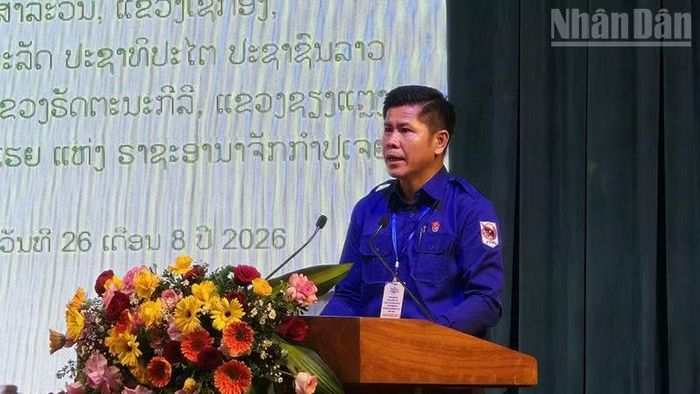 Đại diện đoàn đại biểu Đoàn Thanh niên các tỉnh của Nước cộng hòa dân chủ nhân dân Lào phát biểu tại chương trình. (Ảnh: Phúc Thắng)