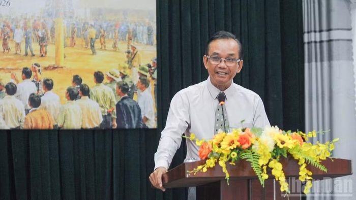 Chủ tịch Liên hiệp các hội văn học-nghệ thuật thành phố Đà Nẵng Nguyễn Nho Khiêm phát biểu tại hội thảo. (Ảnh: Công Vinh)