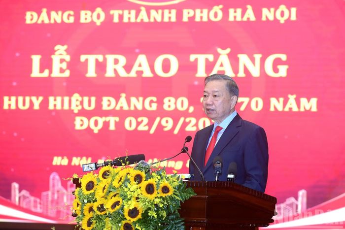Tổng Bí thư, Chủ tịch nước Tô Lâm phát biểu tại Lễ trao Huy hiệu Đảng của Đảng bộ Thành phố Hà Nội.
