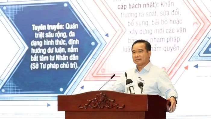 Đồng chí Nguyễn Văn Được, Ủy viên Trung ương Đảng, Chủ tịch Ủy ban nhân dân thành phố quán triệt một số nội dung về triển khai Luật Phát triển đô thị và phát động đợt thi đua cao điểm trên địa bàn.