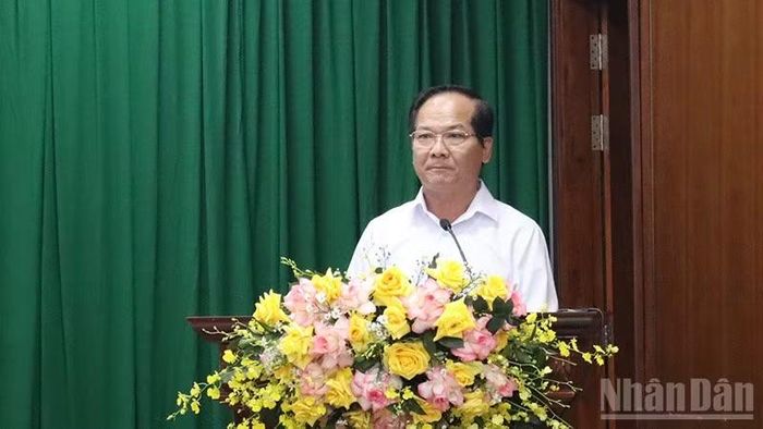 Đồng chí Trần Văn Khuyên, Phó trưởng Ban Tuyên giáo và Dân vận Thành ủy Thành phố Hồ Chí Minh phát biểu khai mạc, đề dẫn hội thảo.
