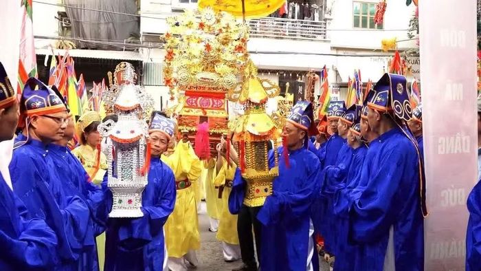 Nghi thức tiếp nhận mã tại Lễ hội Bình Đà 2026. (Ảnh: Ban tổ chức lễ hội cung cấp)