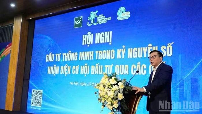 Ông Nguyễn Công Minh, Trưởng Ban Quản lý các công ty quản lý quỹ và quỹ đầu tư chứng khoán phát biểu tại Hội nghị.