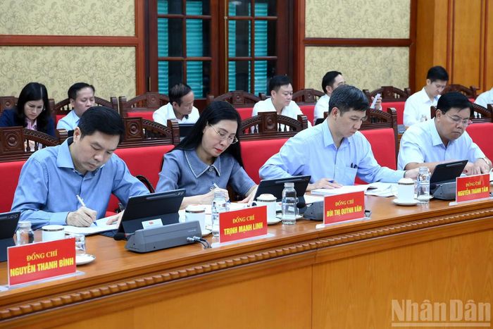 Các đại biểu dự cuộc làm việc.