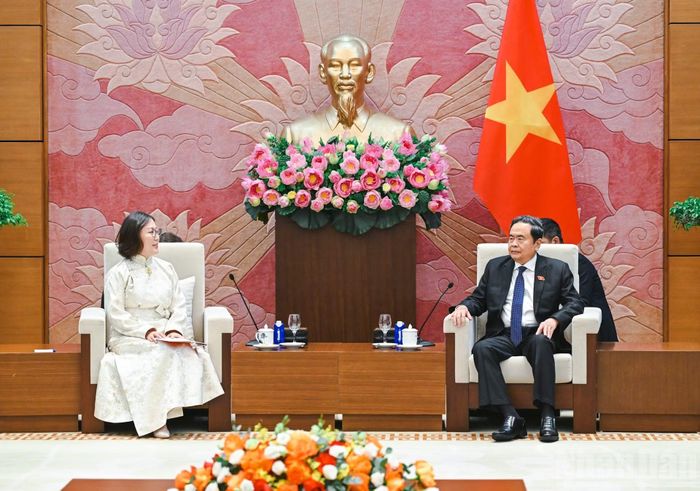 Chủ tịch Quốc hội Trần Thanh Mẫn tiếp Đại sứ Mông Cổ Hulan Ganbaatar. (Ảnh: DUY LINH)