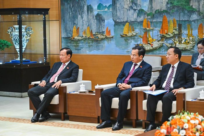Các đại biểu Việt Nam dự cuộc tiếp. (Ảnh: DUY LINH)