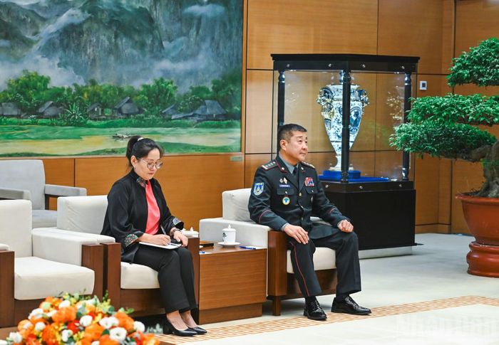 Các đại biểu Mông Cổ dự cuộc tiếp. (Ảnh: DUY LINH)