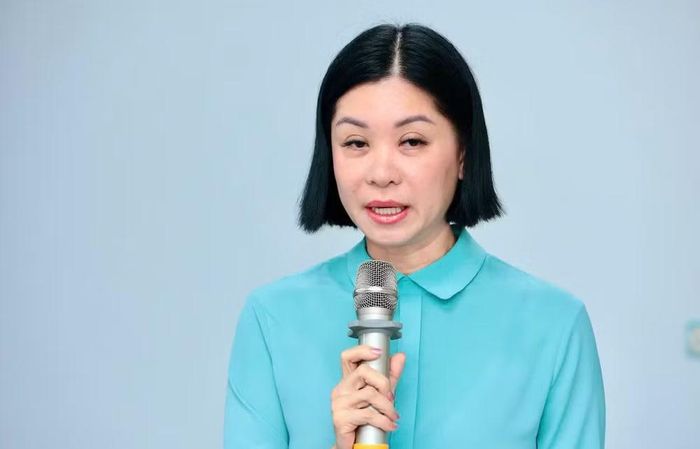 Bà Trần Thị Vân Ngọc, Phó Chánh văn phòng Cục Quản lý Khám, chữa bệnh, Bộ Y tế phát biểu tại tọa đàm. (Ảnh: HÀ NHUNG)