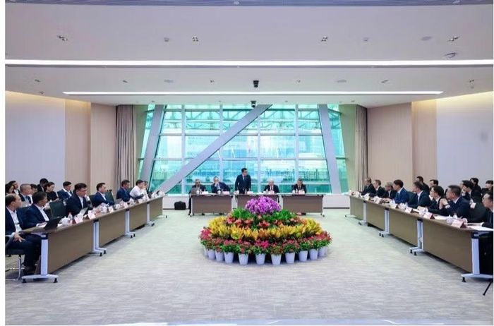 Đại diện chủ đầu tư phát biểu tại buổi họp.