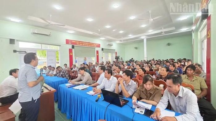 Địa phương tăng cường tuyên truyền, vận động, đối thoại với người dân; giải thích rõ chính sách bồi thường, hỗ trợ, tái định cư để tạo sự đồng thuận, hạn chế phát sinh khiếu nại, đơn thư. (Ảnh: NGUYỄN TRUNG)
