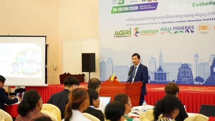 Hội thảo “Từ nông trại đến thị trường: Xây dựng chuỗi giá trị nông nghiệp-chăn nuôi cạnh tranh và bền vững” thu hút sự quan tâm của đông đảo các đối tác kinh doanh và khách tham quan triển lãm. (Ảnh: ĐINH TRƯỜNG)