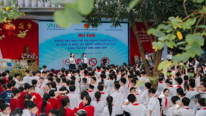 Đông đảo học sinh trên địa bàn Hà Nội hưởng ứng các hoạt động phòng chống tác hại của thuốc lá. (Ảnh: VIỆT ANH)
