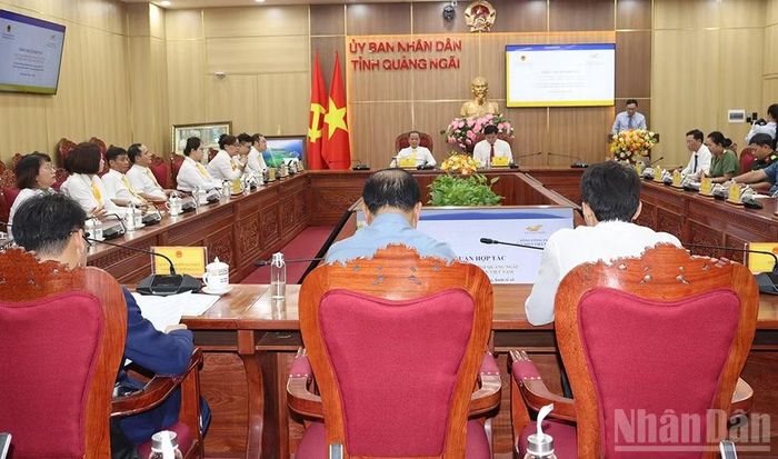 Quang cảnh lễ ký kết hợp tác. (Ảnh: HIỂN CỪ)
