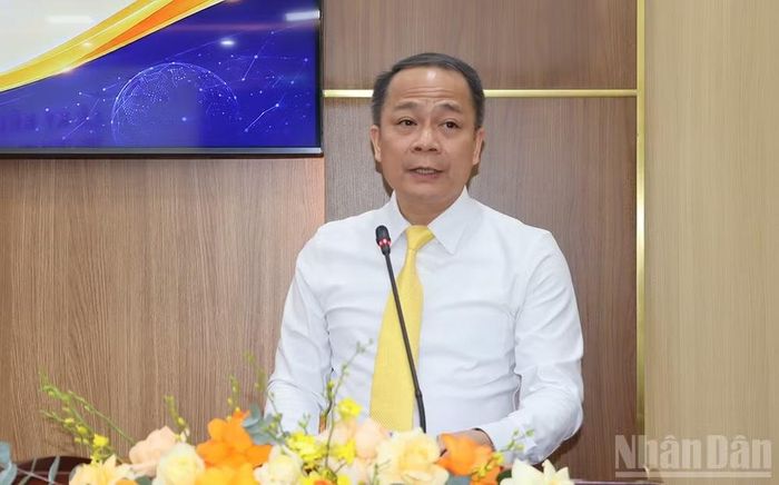 Phó Tổng Giám đốc Tổng công ty Bưu điện Việt Nam Nguyễn Kiên Cường phát biểu tại lễ ký kết hợp tác. (Ảnh: HIỂN CỪ)
