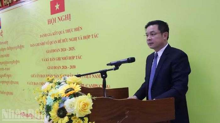 Chủ tịch Ủy ban nhân dân tỉnh Đắk Lắk Đỗ Hữu Huy phát biểu tại hội nghị. (Ảnh: CÔNG LÝ).