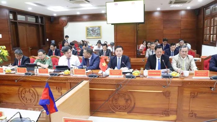 Các đại biểu lãnh đạo tỉnh Đắk Lắk dự hội nghị. (Ảnh: CÔNG LÝ).