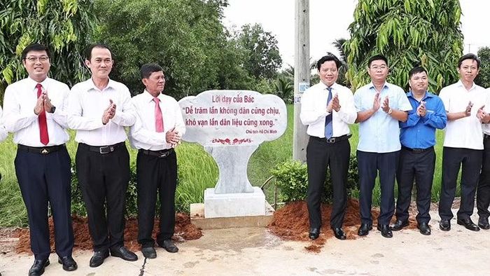 Đặt 22 bia đá chạm khắc những lời dạy của Bác (Ânh: Ban tổ chức cung cấp)