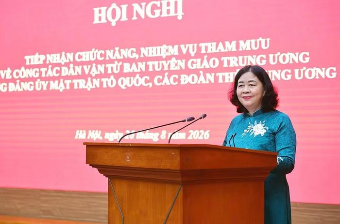 Đồng chí Bùi Thị Minh Hoài phát biểu ý kiến tại hội nghị. (Ảnh: MINH ĐỨC)