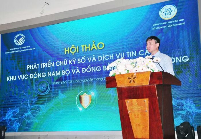Ông Phạm Quốc Hoàn, Phó Giám đốc Trung tâm Chứng thực điện tử quốc gia (Bộ Khoa học và Công nghệ) nhấn mạnh tầm quan trọng của chữ ký số. (Ảnh: THẢO ANH)