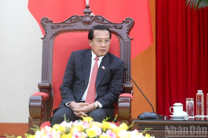 Đồng chí Vanhxay Phongsavanh, Ủy viên Bộ Chính trị, Bí thư Trung ương Đảng, Chủ nhiệm Ban Kiểm tra Trung ương, Tổng Thanh tra Nhà nước, Trưởng ban Phòng, chống tham nhũng Trung ương Lào phát biểu tại cuộc tiếp.