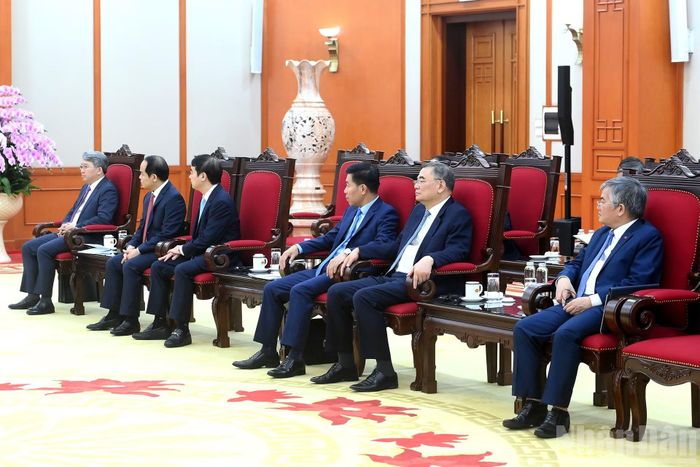 Các đại biểu Việt Nam tham dự cuộc tiếp.