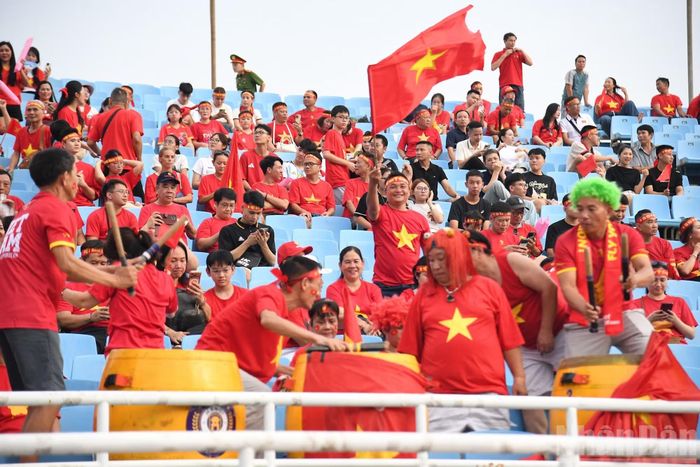 Người hâm mộ Việt Nam tiến vào sân Mỹ Đình với niềm tin đội tuyển sẽ bảo vệ thành công lợi thế dẫn 2-0 ở lượt đi.