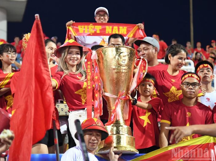 Người hâm mộ kỳ vọng đội tuyển Việt Nam sẽ mang về cúp vô địch.