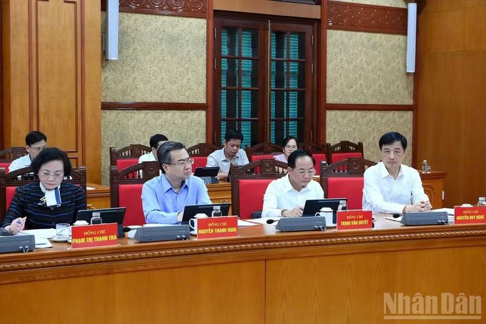 Các đồng chí lãnh đạo Đảng, Nhà nước và các đại biểu tham dự cuộc làm việc. (Ảnh: ĐĂNG KHOA)