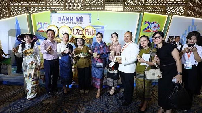 Đông đảo bạn bè quốc tế đến tham dự "Đêm Việt Nam". (Ảnh: Ban tổ chức)