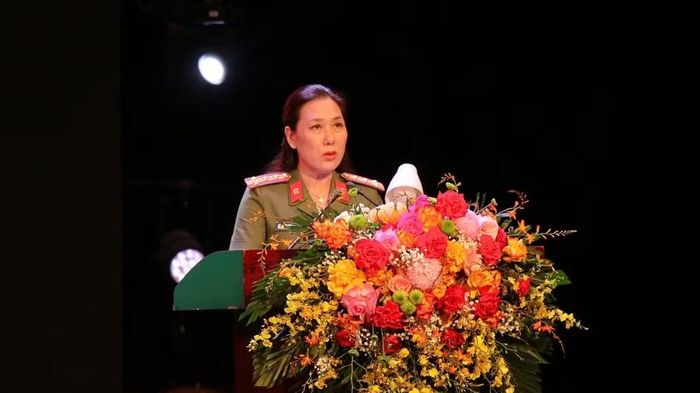Đại tá Nguyễn Thu Hằng, Phó Cục trưởng Truyền thông Công an phát biểu khai mạc. (Ảnh: NHẬT TRƯỜNG)