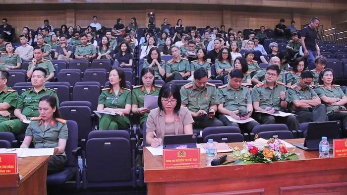 Các đại biểu tham dự tọa đàm. (Ảnh: NHẬT TRƯỜNG)