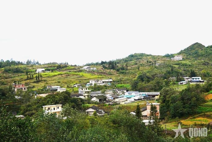  Một góc thôn Mỏ Phàng, xã Sơn Vĩ ngày càng khởi sắc với những ngôi nhà kiên cố, khang trang.