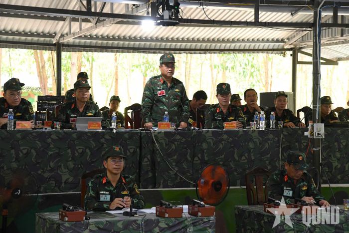  Đại tá Nguyễn Tấn Ý, Phó tham mưu trưởng, Phó trưởng Ban Chỉ đạo diễn tập Quân khu 5 nhận xét, đánh giá kết quả thực hành diễn tập của Sư đoàn 315.  