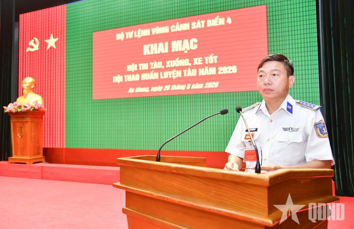 Đại tá Trần Nguyên Lai, Phó tư lệnh, Tham mưu trưởng, Trưởng ban tổ chức Hội thi-Hội thao Bộ tư lệnh Vùng Cảnh sát biển 4 chủ trì khai mạc.